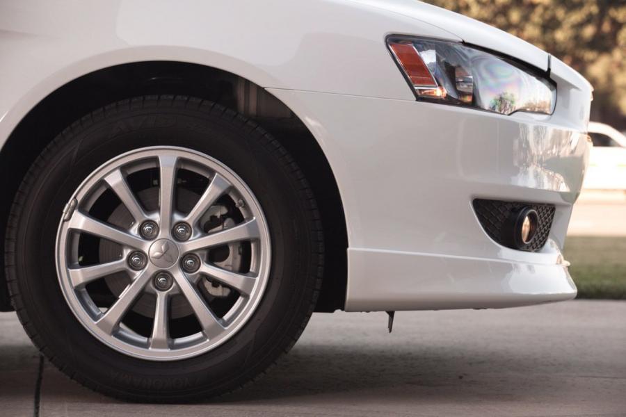  Mitsubishi Lancer ES 2010 года  (фото 6 из 24)